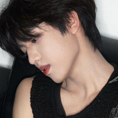 男孩别擦了你值得被爱