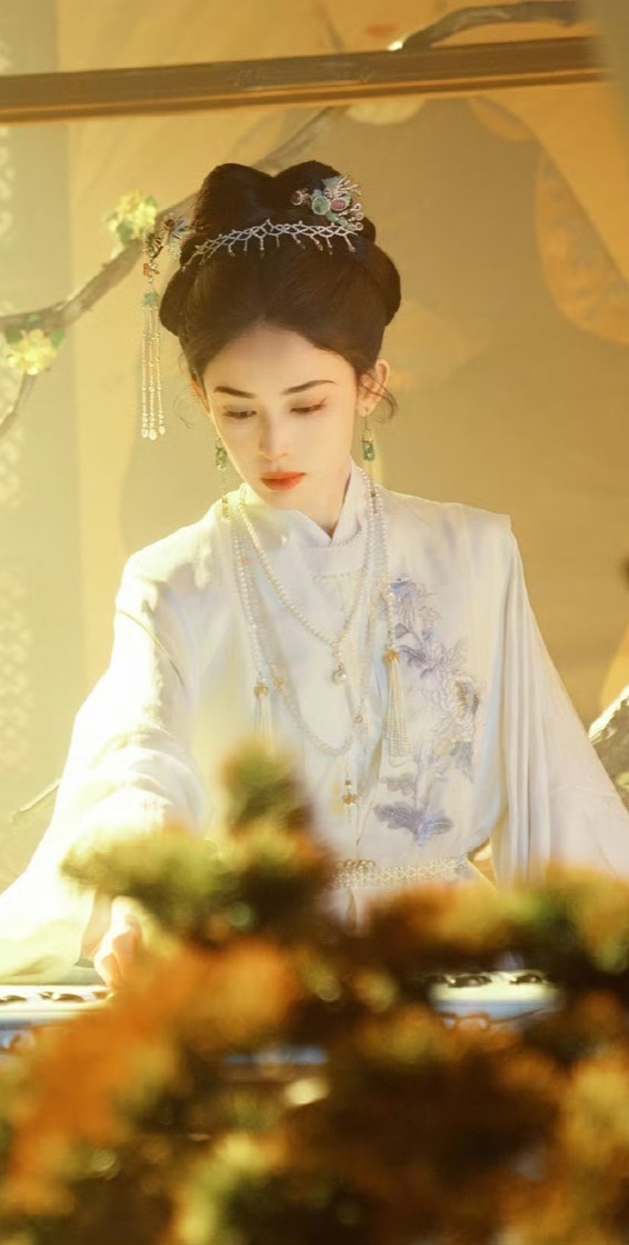 娜扎《玉茗茶骨》荣善宝