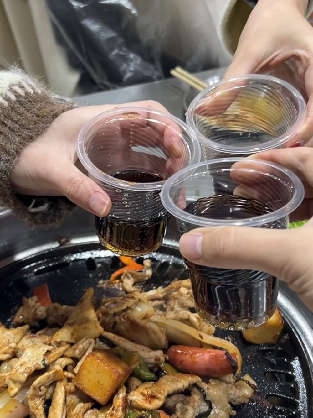 老友相聚，愿岁岁常相见