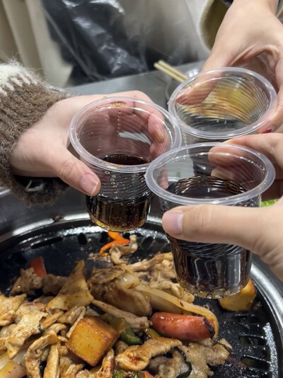 老友相聚，愿岁岁常相见