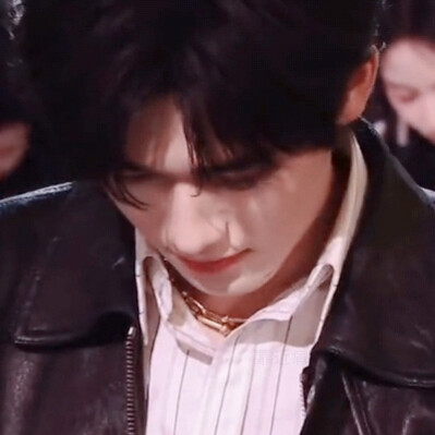 光绕过你天使般的脸