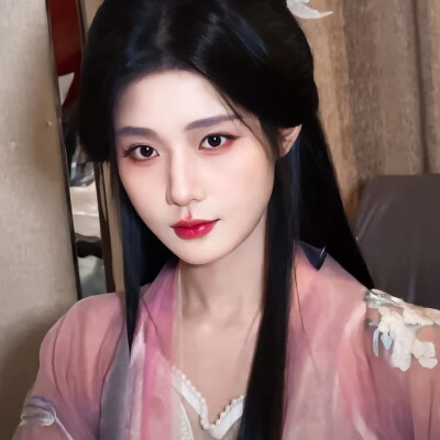 从此相隔三千梨树 六百湖水。