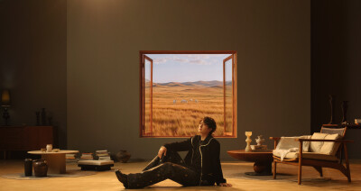 YIBO-OFFICLAL：
#王一博新年拍照新姿势#
向外看时，窗外的风景，映照你心里的愿景。
向内观时，心里的愿景，正是你人生的前景。
迈进新一年，不负好光景。祝大家元旦快乐！新年快乐！@UNIQ-王一博 ​​​