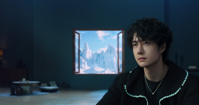 #王一博[超话]# · #王一博新年拍照新姿势#
向外看时，窗外的风景，映照你心里的愿景。
向内观时，心里的愿景，正是你人生的前景。
迈进新一年，不负好光景。祝大家元旦快乐！新年快乐！@UNIQ-王一博 ​​​