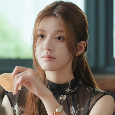 赵露思
许我耀眼