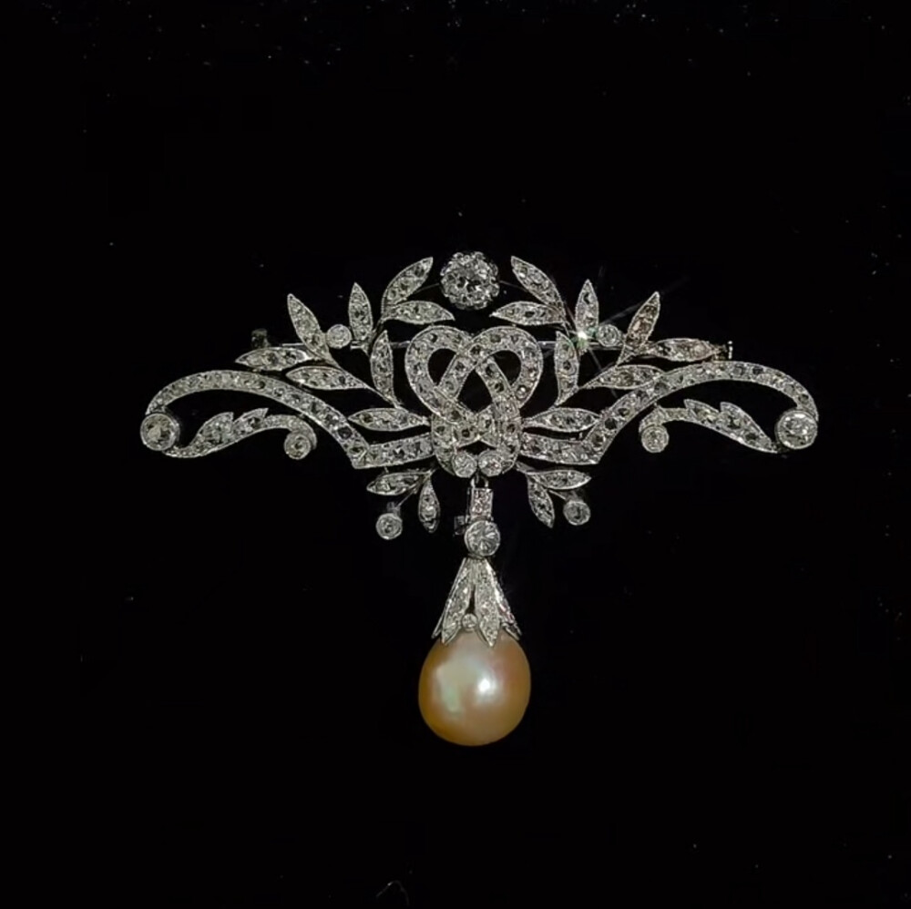 古董珠宝胸针
