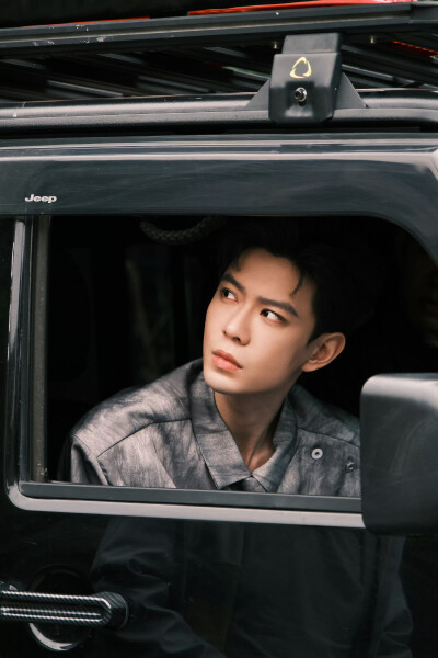 黄浩雯，年代剧