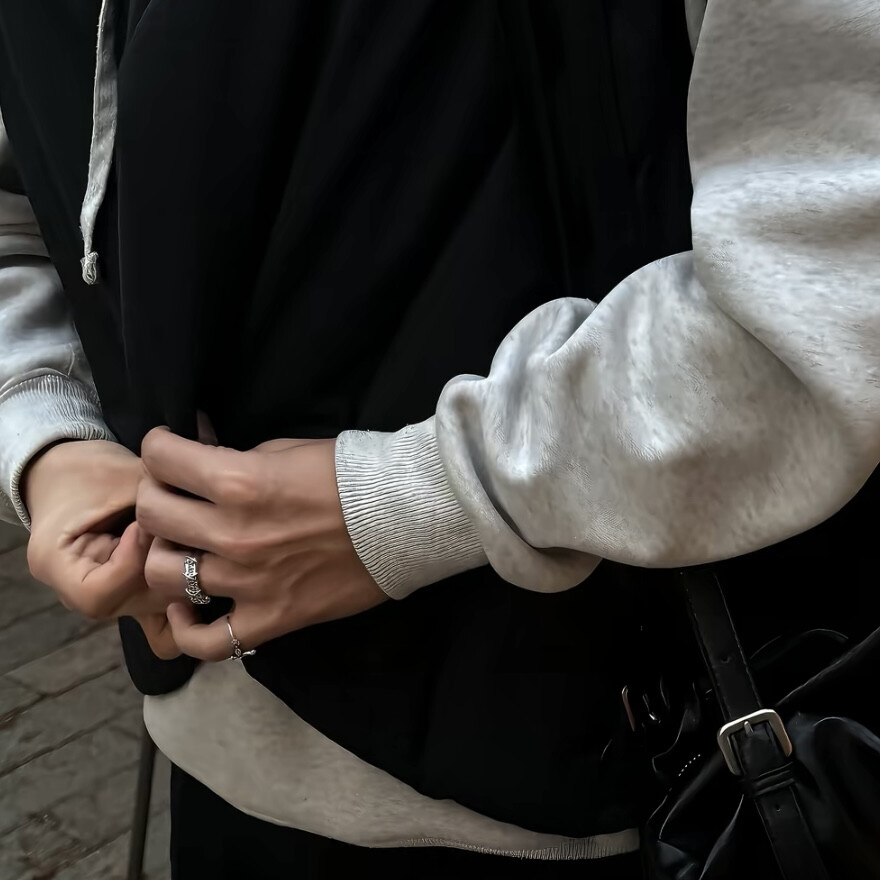 头像丨男头 能不能借着天冷的理由 再靠近你些