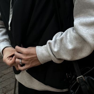 头像丨男头 能不能借着天冷的理由 再靠近你些