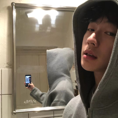 头像丨男头 能不能借着天冷的理由 再靠近你些