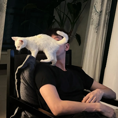 头像丨男头 能不能借着天冷的理由 再靠近你些