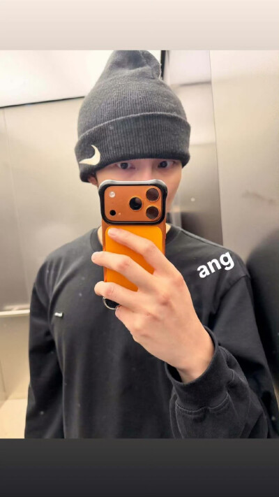 251229
金南俊更新story