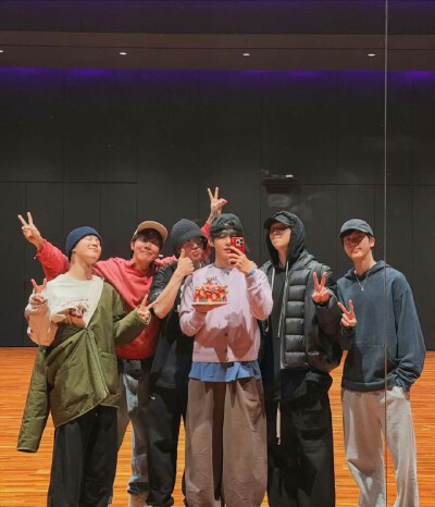 251230
金泰亨更新ins