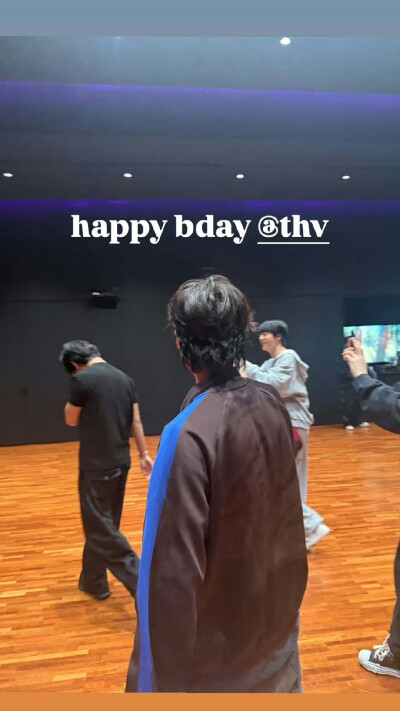 251229
金南俊更新story