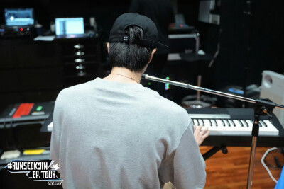 251225
weverse更新硕珍相关
RUNSEOKJIN_EP.TOUR THE MOVIE
Photos ​​​