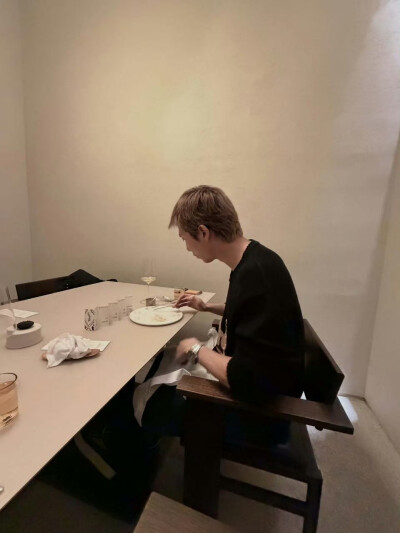 251226
金南俊更新ins