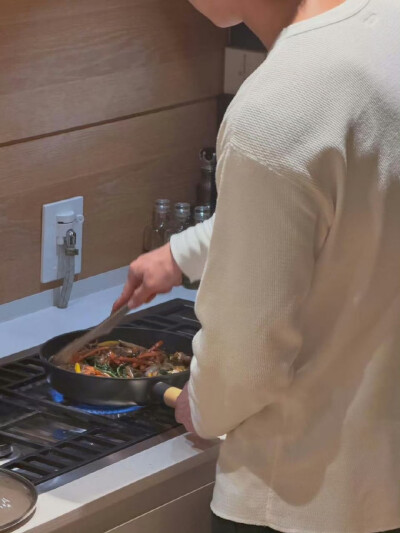 251230
金泰亨更新ins