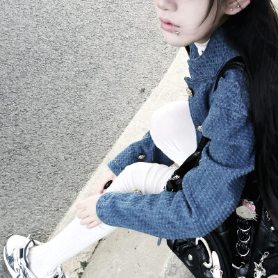 你的世界里只会有两件事 等我和陪我