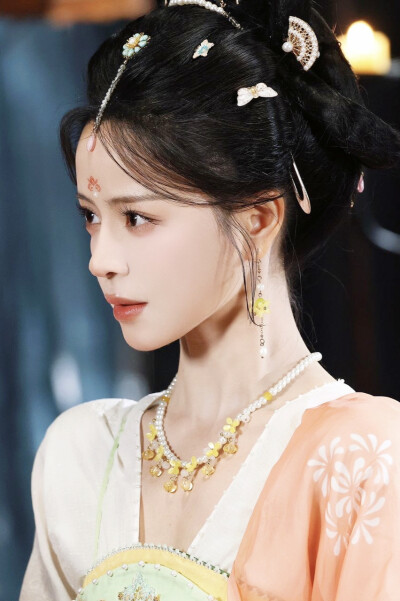 王妃太嚣张，她凭本事配享太庙 施绾绾