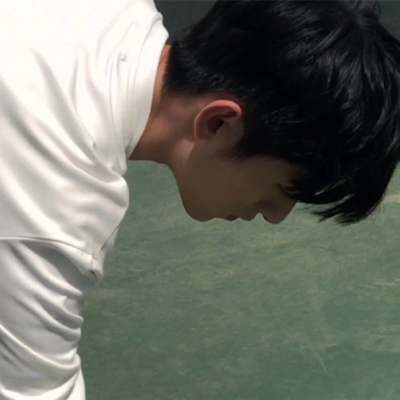 头像丨男头 能不能借着天冷的理由 再靠近你些