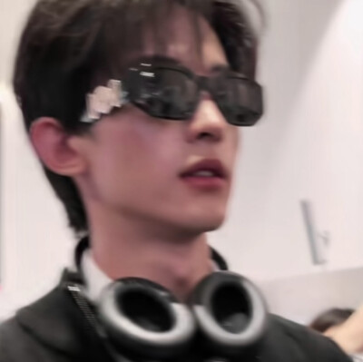 你是大地给我的第一行诗