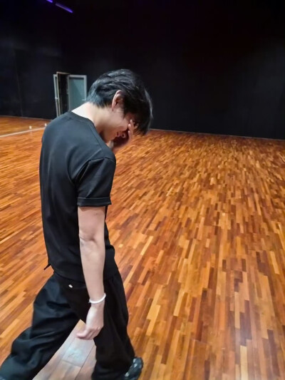 251229
金硕珍weverse更新泰亨相关