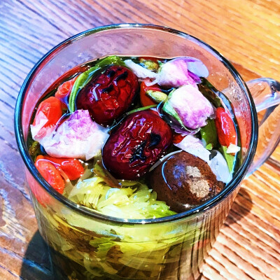 日常
“请用一只玫瑰纪念我”