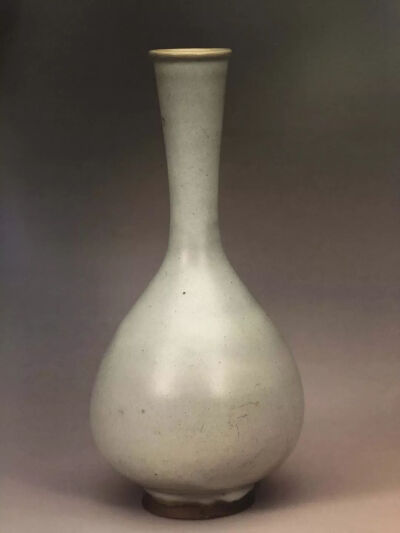 金代  钧窑月白釉玉壶春瓶北京故宫博物院藏