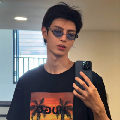 头像丨男头 好久不见