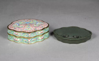 清乾隆  铜胎画珐琅砚盒及松花石砚观复博物馆藏