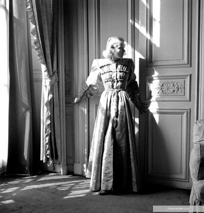 Marlene Dietrich wearing Schiaparelli's [house] coat, Paris, France.
Ph:Lee Miller,for Vogue 1944.