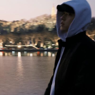 头像丨男头 好久不见