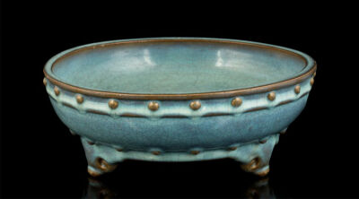 明代  钧窑天青釉鼓钉三足花盆托