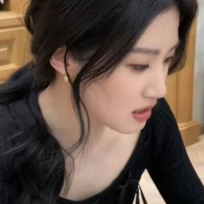 节后上班第一天遇到了难搞又貌美的老板