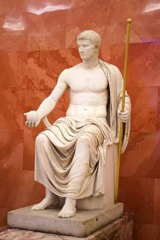 ▲ 大理石雕塑《奥古斯都化身朱庇特》公元一世纪上半叶现藏于圣彼得堡艾尔米塔日博物馆