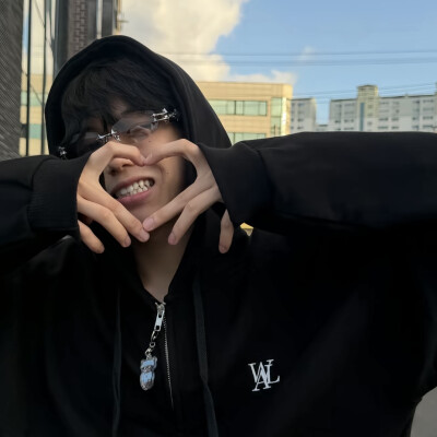 头像丨男头 好久不见