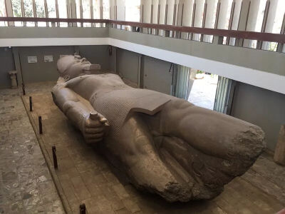 ▲ 法老拉美西斯二世巨像拉美西斯二世，史称“拉美西斯大帝”，约公元前1279年到公元前1213年在位作于古埃及第十九王朝现藏于埃及孟菲斯博物馆