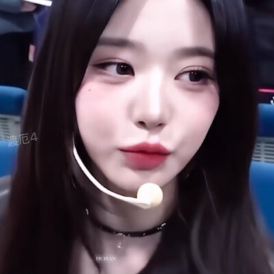 我们淹死在回忆的泪腺
却误以为走进了爱的回南天