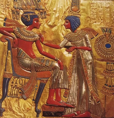 ▲ 法老图坦卡蒙王座上描绘的图坦卡蒙及其王后安赫赛娜蒙