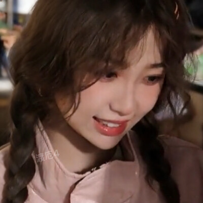 妈妈说不可以随便捏兔子の脸颊肉