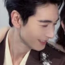 张开双手变成翅膀守护你