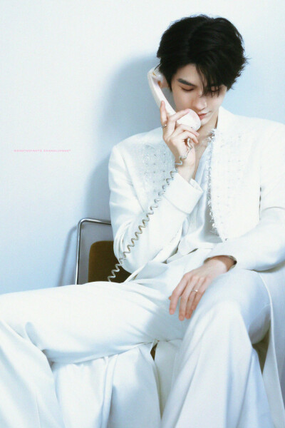 张凌赫
cr.@夢桃衍野