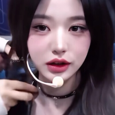 我们淹死在回忆的泪腺
却误以为走进了爱的回南天