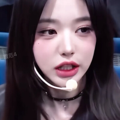 我们淹死在回忆的泪腺
却误以为走进了爱的回南天