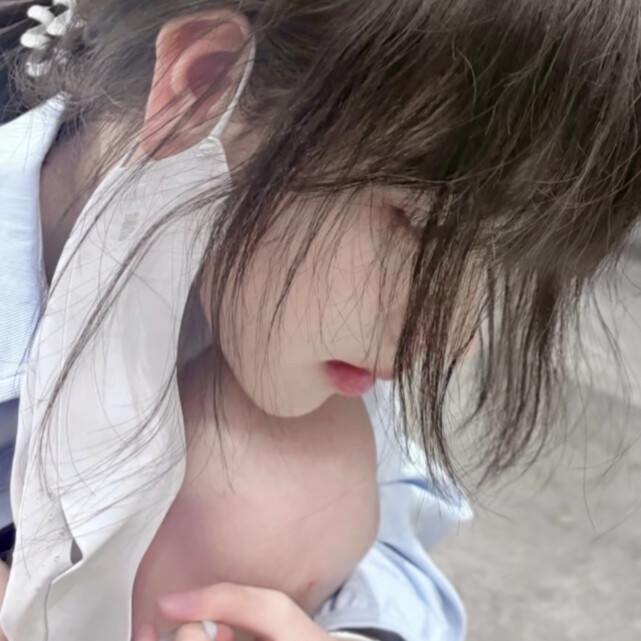 你流泪的时候我在看地上的蚂蚁