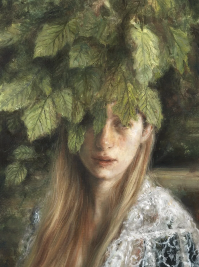 安娜·马迪亚是一位意大利当代具象画家，以高度写实却富有情绪深度的人物绘画而受到关注。她的作品多以女性形象为核心，画面构图克制而亲密，人物常处于沉思、停顿或自我凝视的状态之中。马迪亚擅长运用柔和而精准的…