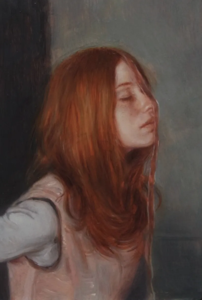 安娜·马迪亚是一位意大利当代具象画家，以高度写实却富有情绪深度的人物绘画而受到关注。她的作品多以女性形象为核心，画面构图克制而亲密，人物常处于沉思、停顿或自我凝视的状态之中。马迪亚擅长运用柔和而精准的…