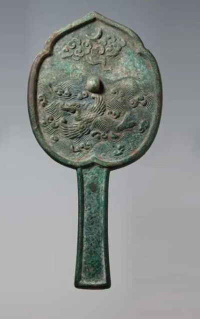 金代
鱼龙变化纹如意形铜镜
观复博物馆藏