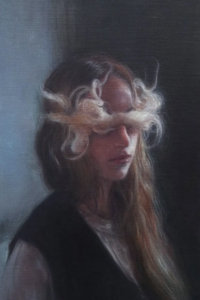 安娜·马迪亚是一位意大利当代具象画家，以高度写实却富有情绪深度的人物绘画而受到关注。她的作品多以女性形象为核心，画面构图克制而亲密，人物常处于沉思、停顿或自我凝视的状态之中。马迪亚擅长运用柔和而精准的…