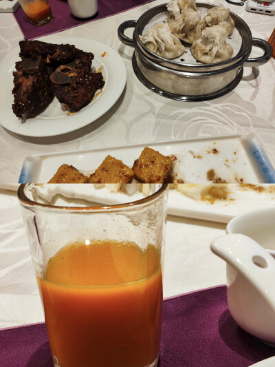 在凯鸽
最丰盛的一餐，茄子虽然是甜口但是还不错，酱骨头和沙棘汁最满意！
2025.12.30